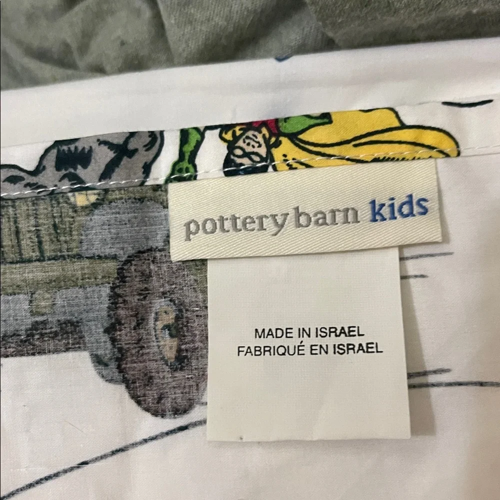 POTTERY BARN KIDS BATMAN & ROBIN WHITE BLUE BLACK RED TWIN FLAT SHEET 60 X 92